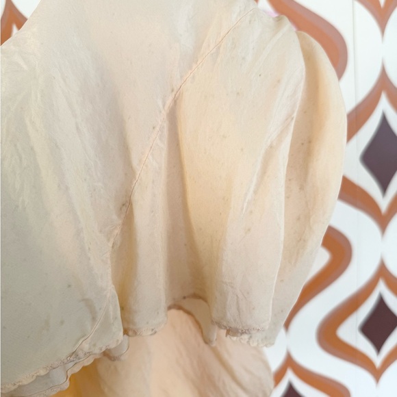 1930s-1940s silk slip with bias cut in peach. - Picture 9 of 9
